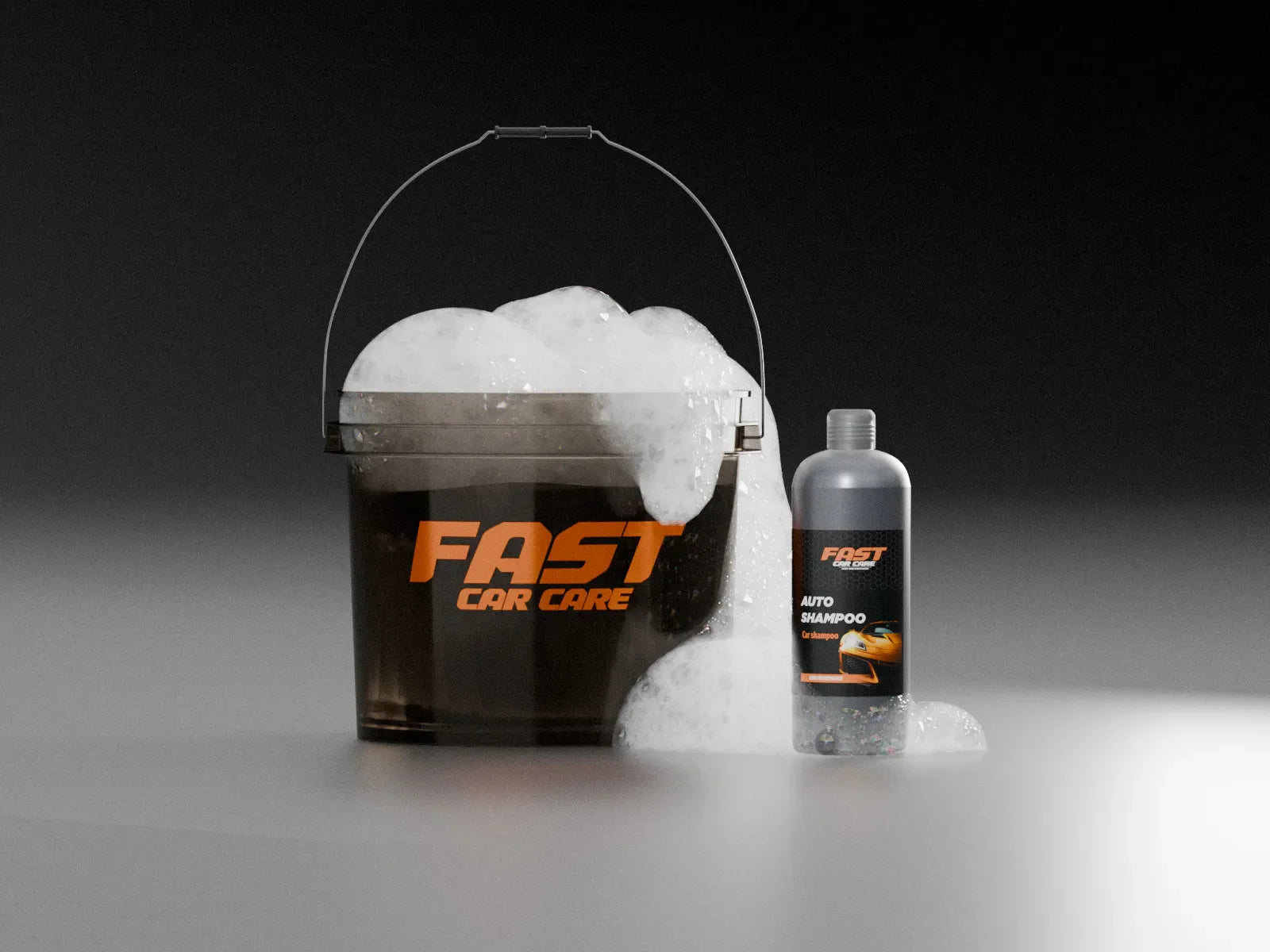 Fast Car Care Auto Shampoo – emmer met schuim en fles op donkere achtergrond – autoshampoo voor diepe glans en reiniging